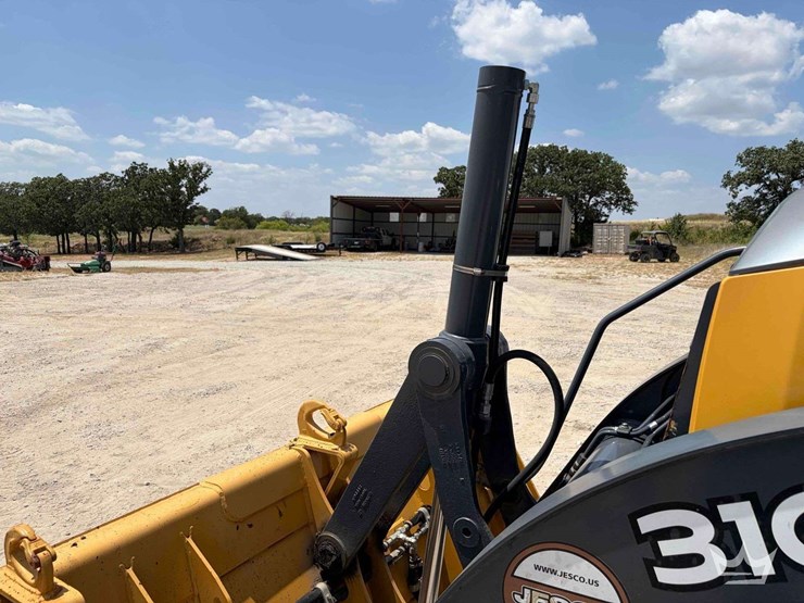 2020-deere-310l-image-26