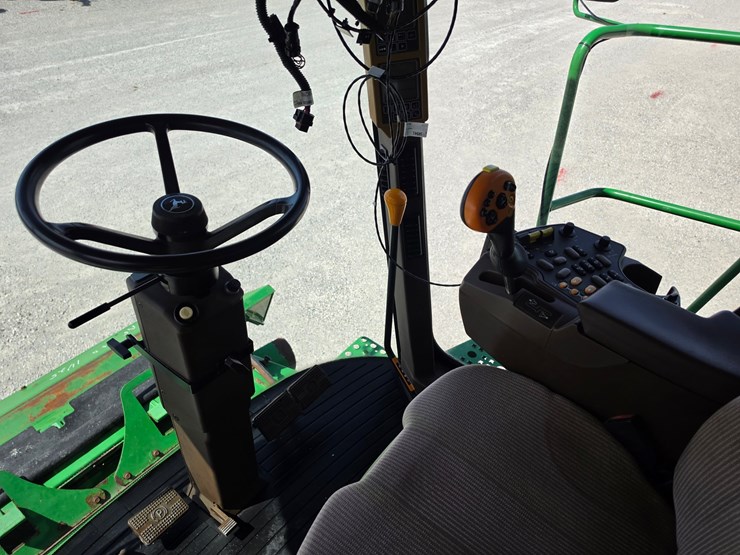 2005-john-deere-9860-sts-image-10