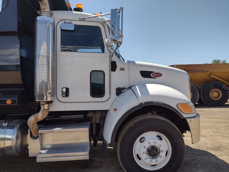peterbilt-340-image-24