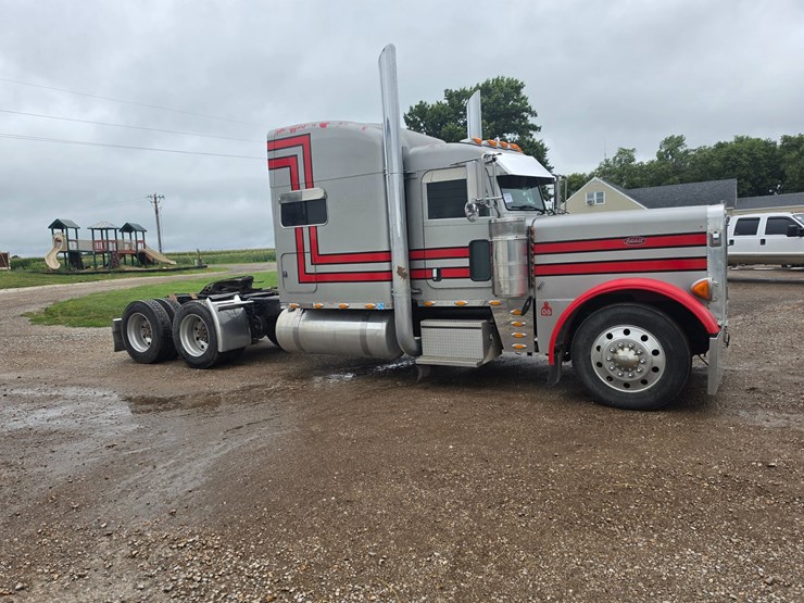 2006-peterbilt-379-image-24