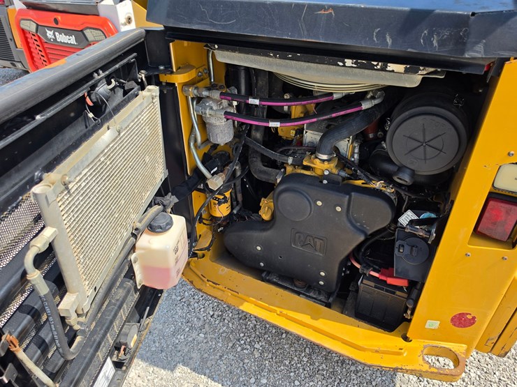 2020-caterpillar-299d3-image-20