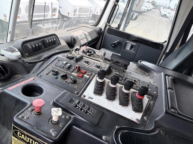 2011-autocar-xpeditor-image-22