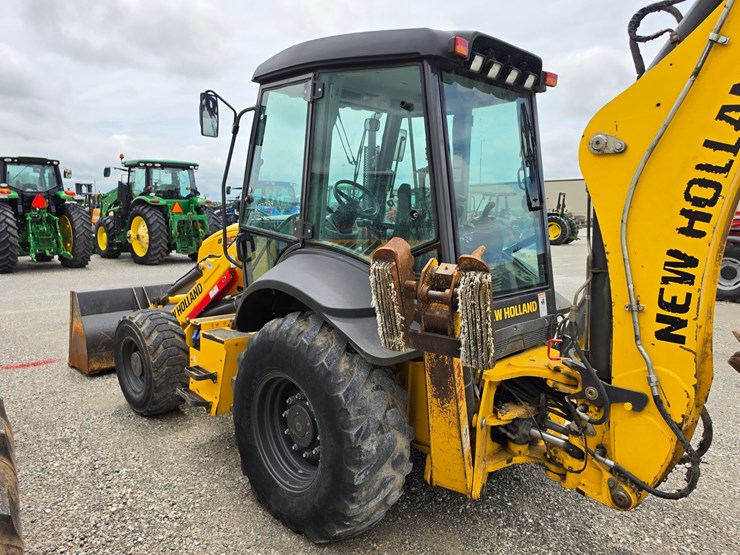 2022-new-holland-b95c-image-14