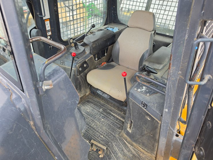 2019-deere-700k-lgp-image-9
