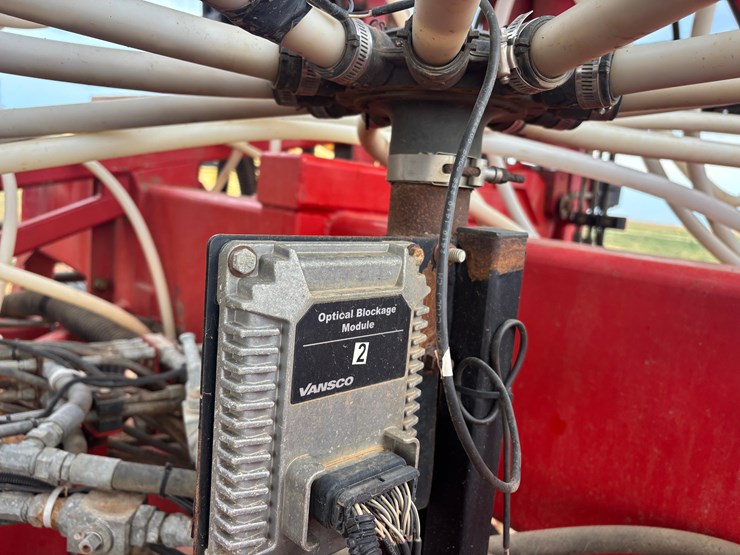 2011-bourgault-3310-75-image-7