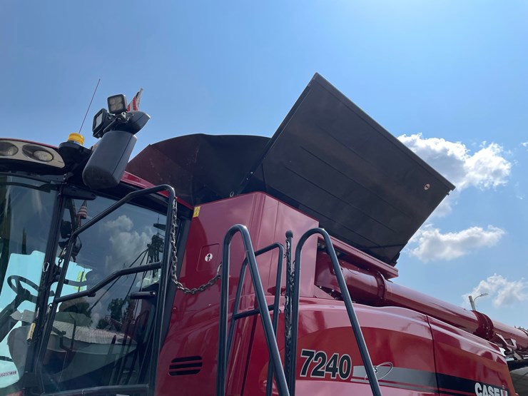 2018-case-ih-7240-image-110