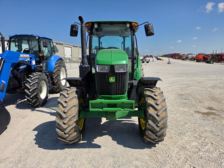 2020-john-deere-6105e-image-3