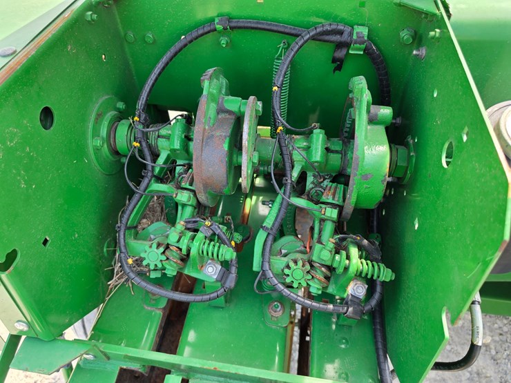 2016-john-deere-348-image-8