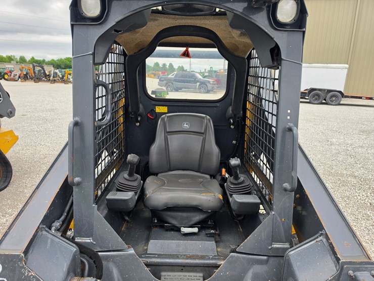 2022-deere-317g-image-6