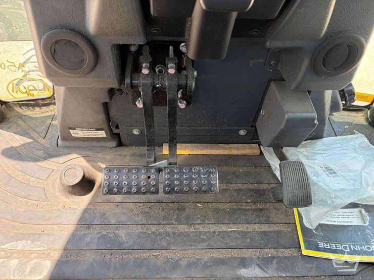 2020-deere-310l-image-13