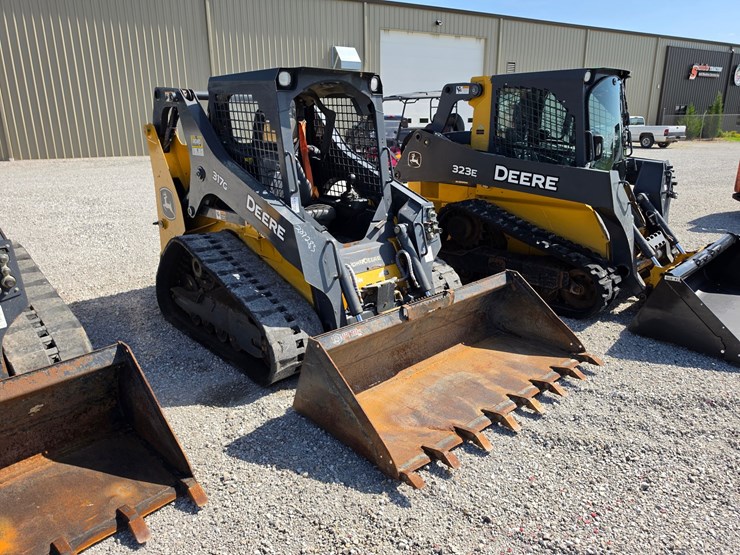 2023-deere-317g-image-25