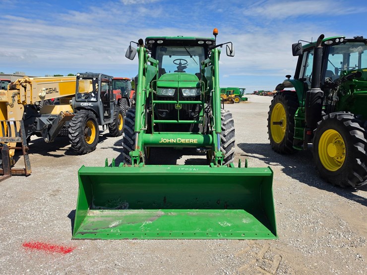 2014-john-deere-7210r-image-2