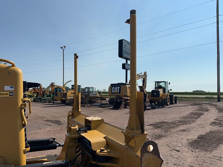 2015-caterpillar-d6n-xl-image-7