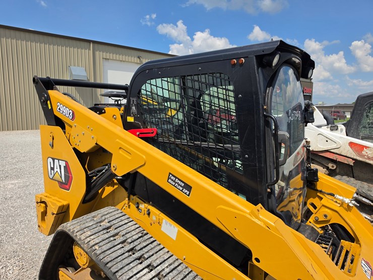 2020-caterpillar-299d3-image-13