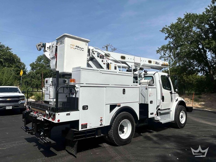 2019-freightliner-m2-106-image-4