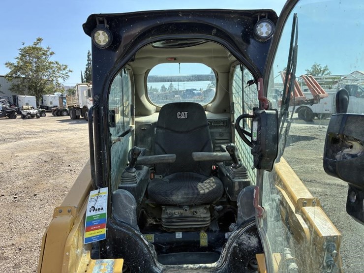 2023-caterpillar-259d3-image-16