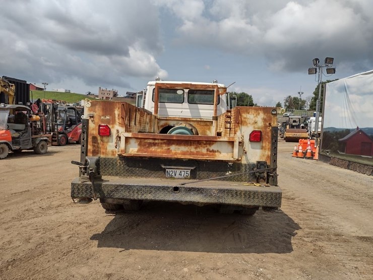 freightliner-fl70-image-4