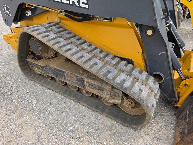 2014-deere-333e-image-23