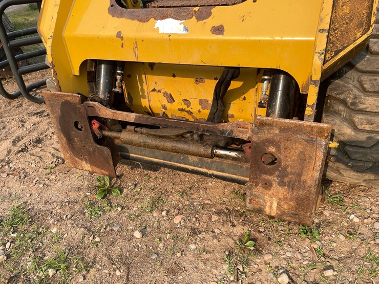 caterpillar-242d-image-12