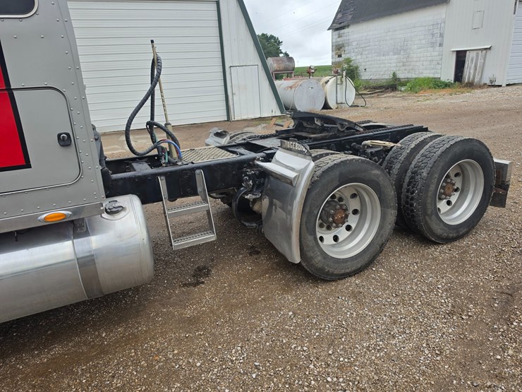 2006-peterbilt-379-image-31