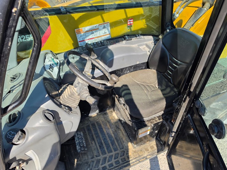 2016-caterpillar-th255c-image-7