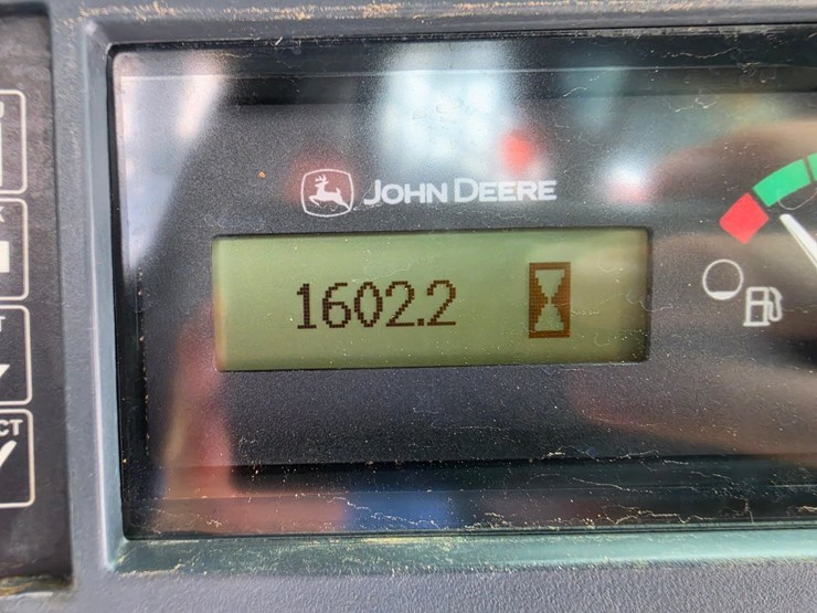 2015-deere-323e-image-12