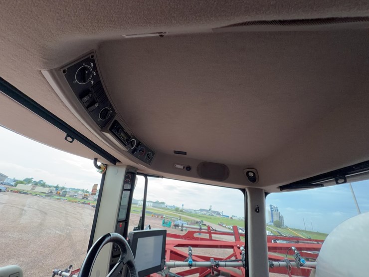 2009-case-ih-4420-self-propelled-sprayer-image-51