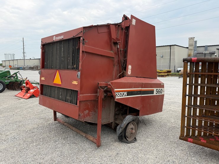 hesston-560-image-5