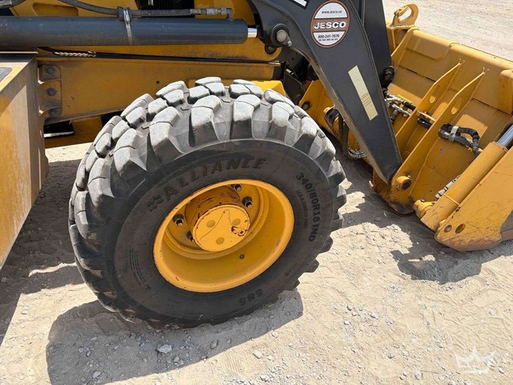 2020-deere-310l-image-38