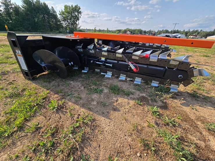 #8400-•-wolverine-48"-trencher-image-1