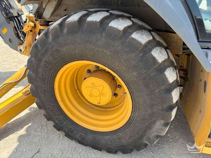 2020-deere-310l-image-39