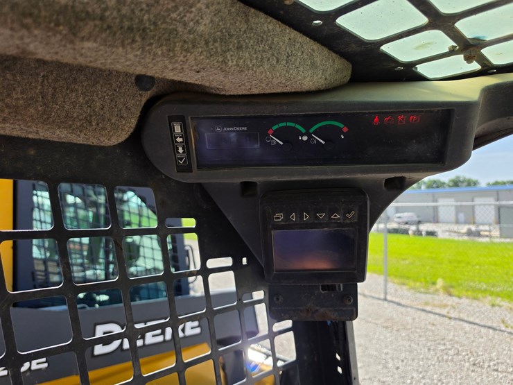 2023-deere-317g-image-10