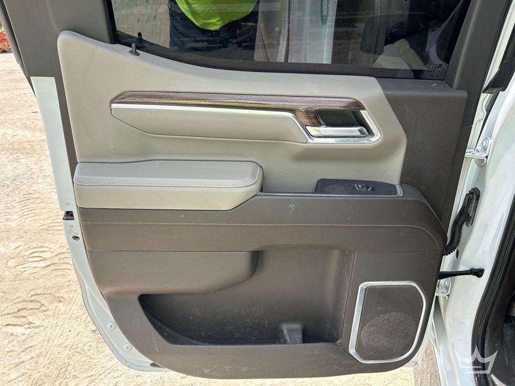2023-chevrolet-silverado-1500-image-19