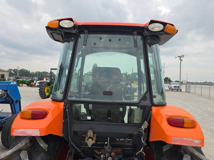 2017-kubota-m7060-image-26