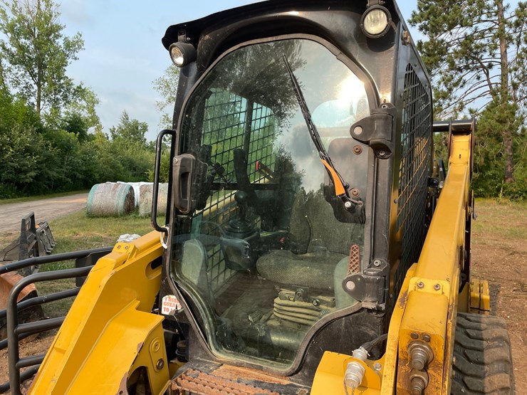 caterpillar-242d-image-14