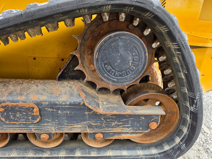 2015-deere-323e-image-21