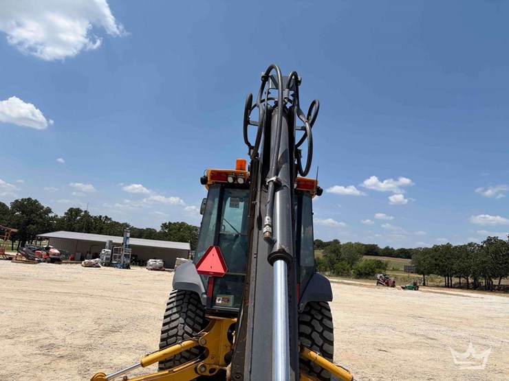 2020-deere-310l-image-32