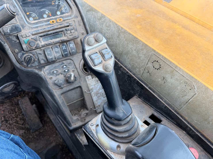 2014-jcb-541-image-12