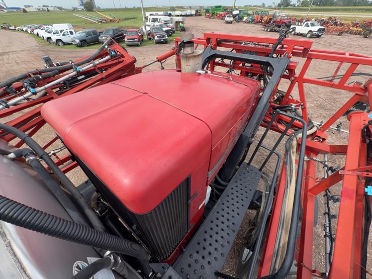 2009-case-ih-4420-self-propelled-sprayer-image-41