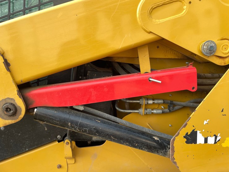 caterpillar-242d-image-51