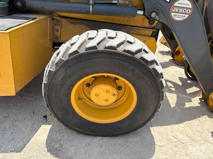 2020-deere-310l-image-38