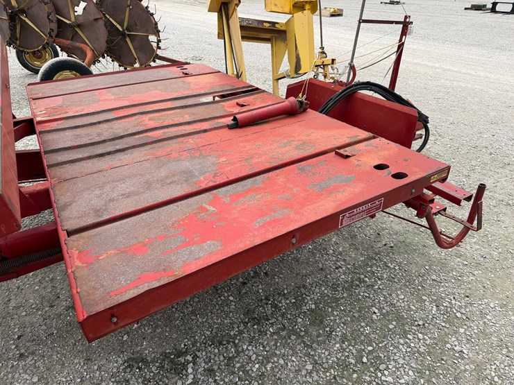 new-holland-1003-image-10