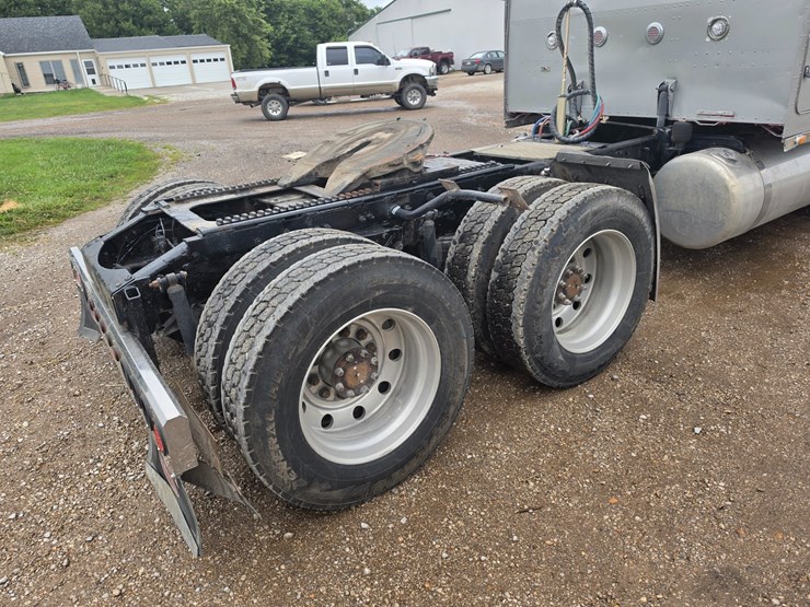 2006-peterbilt-379-image-40