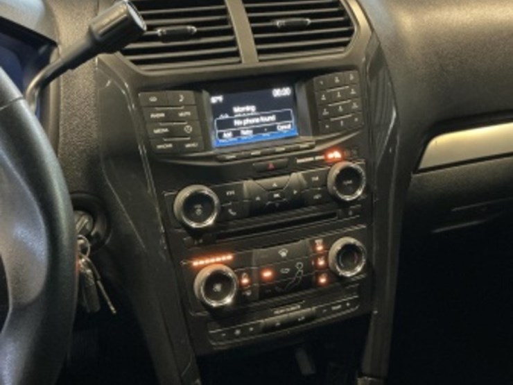 2018-ford-explorer-image-18