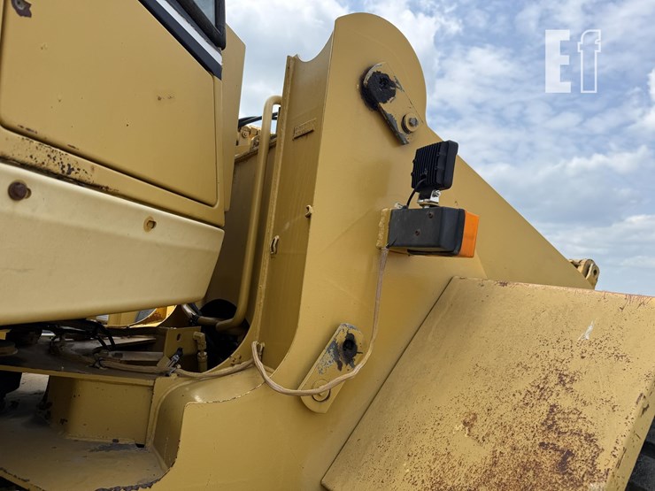 2019-deere-524l-image-2