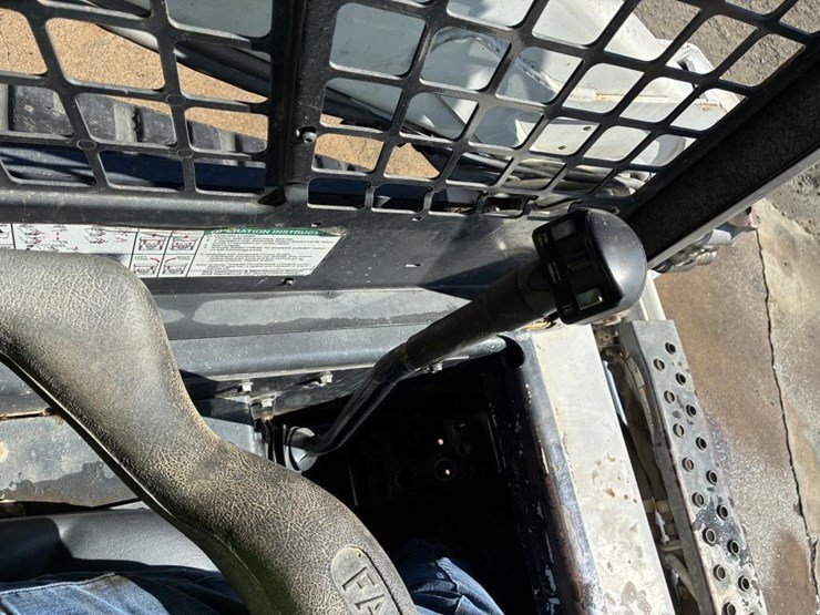 2011-bobcat-t190-image-19
