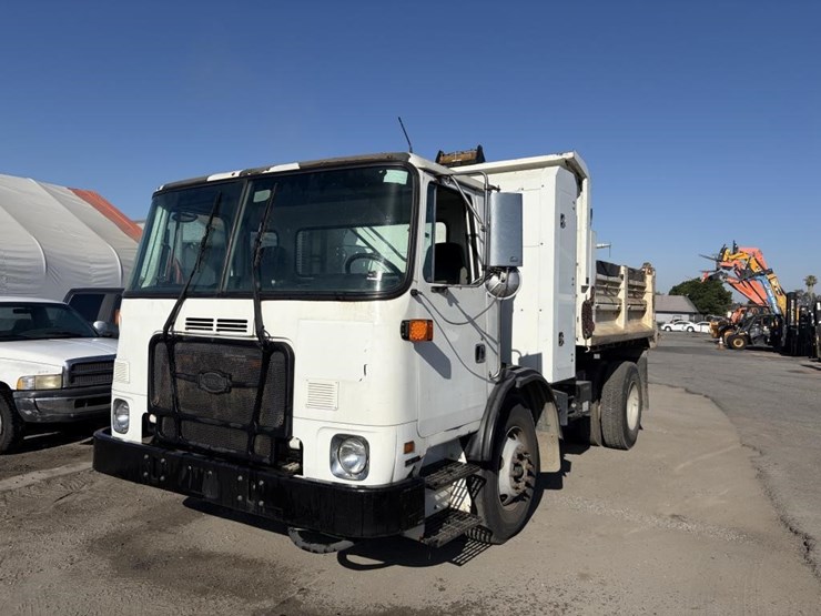 2011-autocar-xpeditor-image-1
