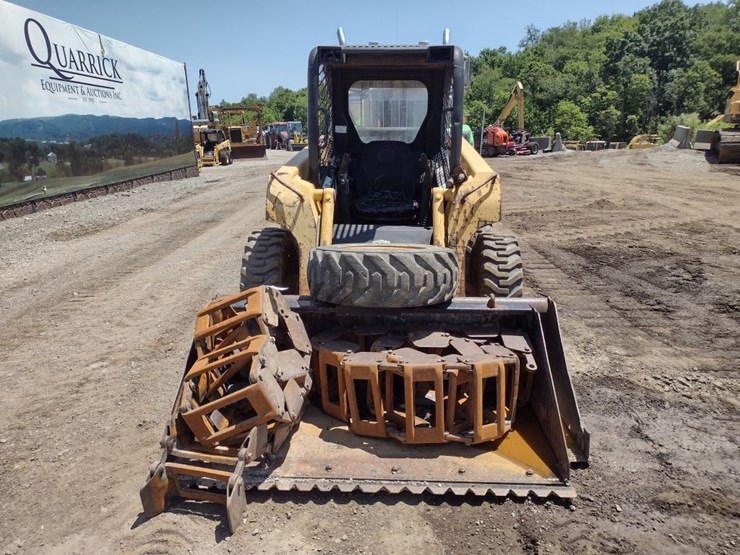 john-deere-240-image-2