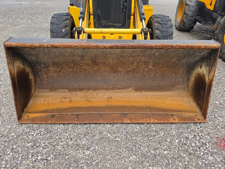 2022-new-holland-b95c-image-3