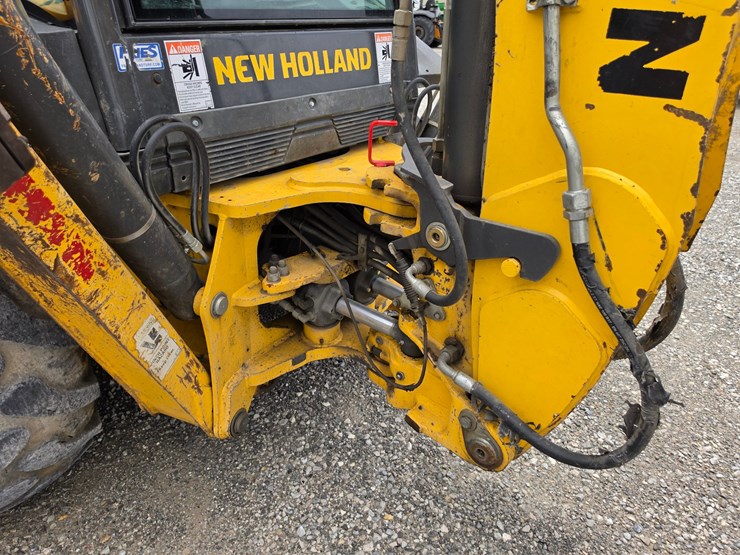 2022-new-holland-b95c-image-15